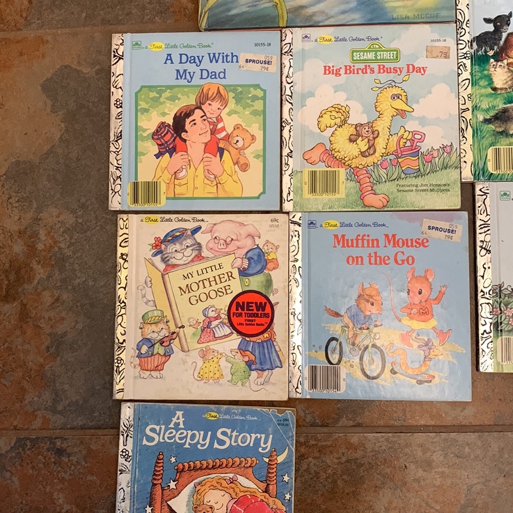 LOT of 13 Little Golden Books - Picture 4 of 6